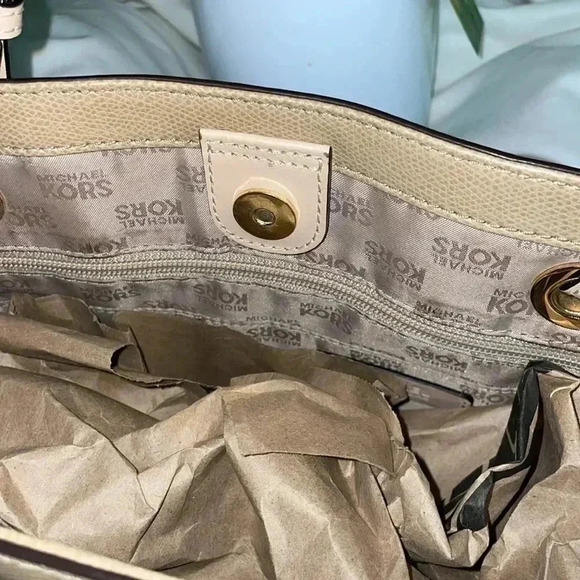 Michael Kors Tan Handbag- EUC - Picture 9 of 10